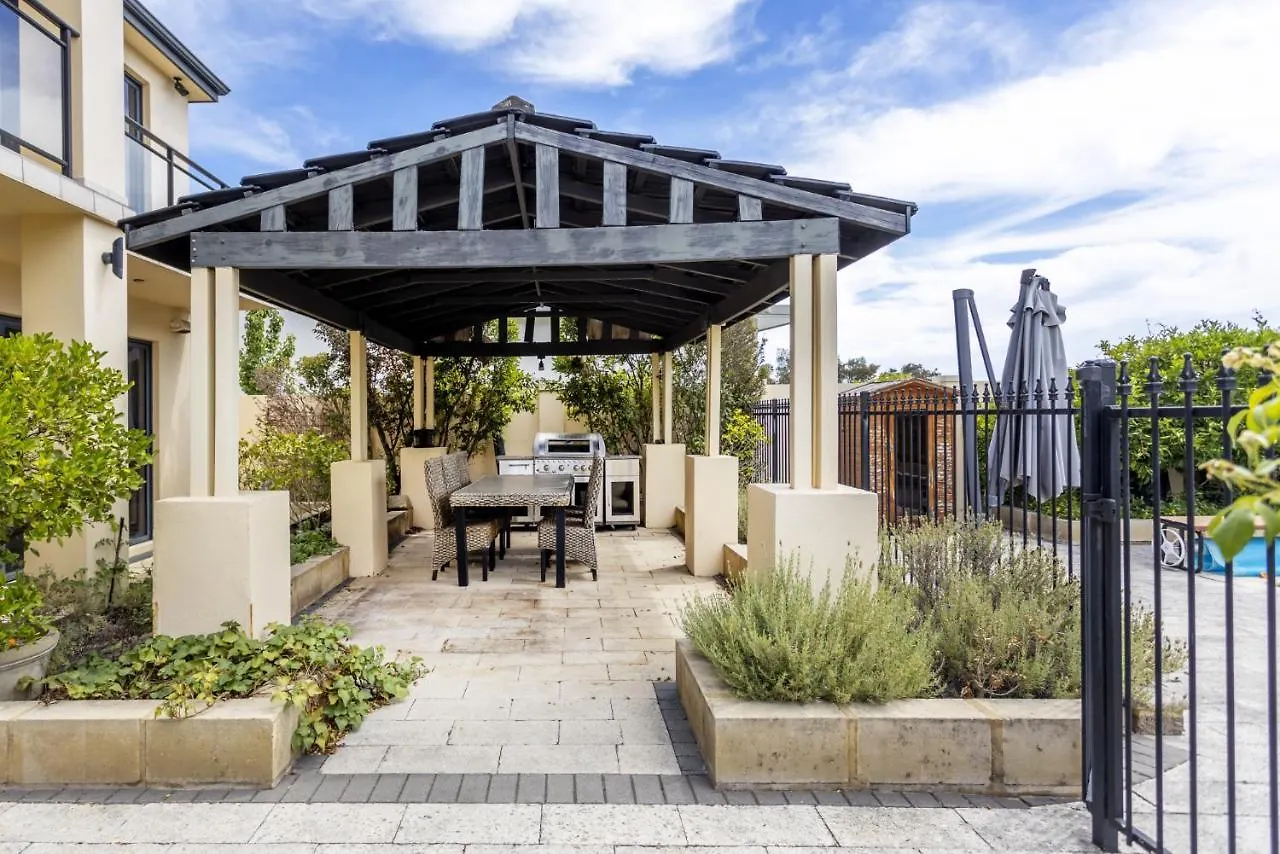 Сasa de vacaciones Grand Riverview Manor With Pool & River Access - Executive Escapes Perth