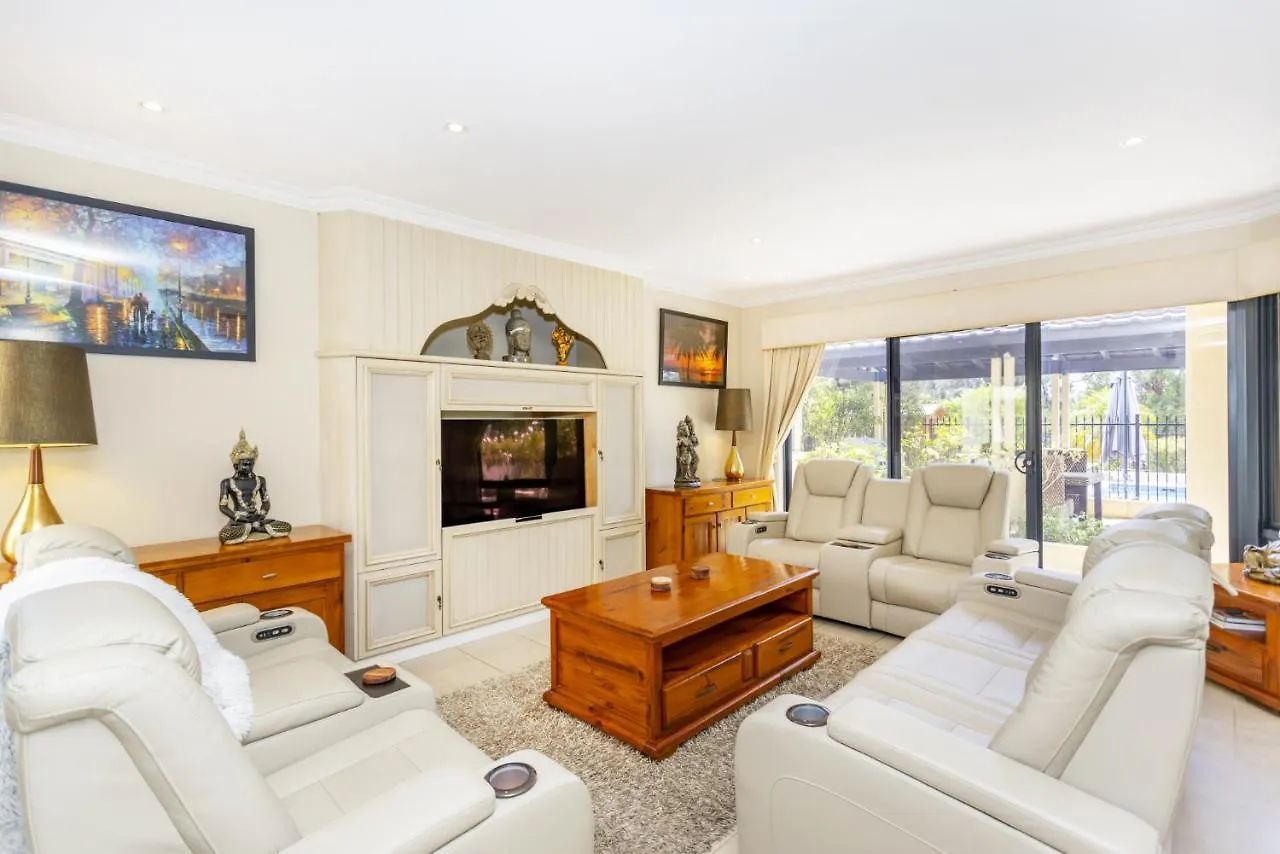 Grand Riverview Manor With Pool & River Access - Executive Escapes Perth