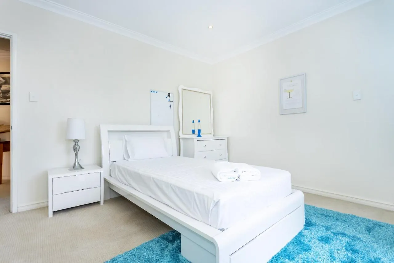 Grand Riverview Manor With Pool & River Access - Executive Escapes Perth 0*,  Australia
