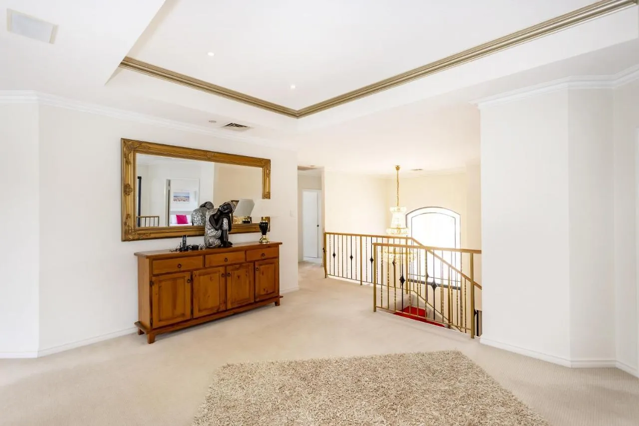 Сasa de vacaciones Grand Riverview Manor With Pool & River Access - Executive Escapes Perth Australia