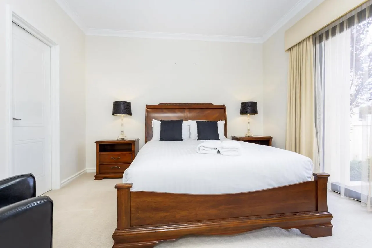 Grand Riverview Manor With Pool & River Access - Executive Escapes Perth Сasa de vacaciones