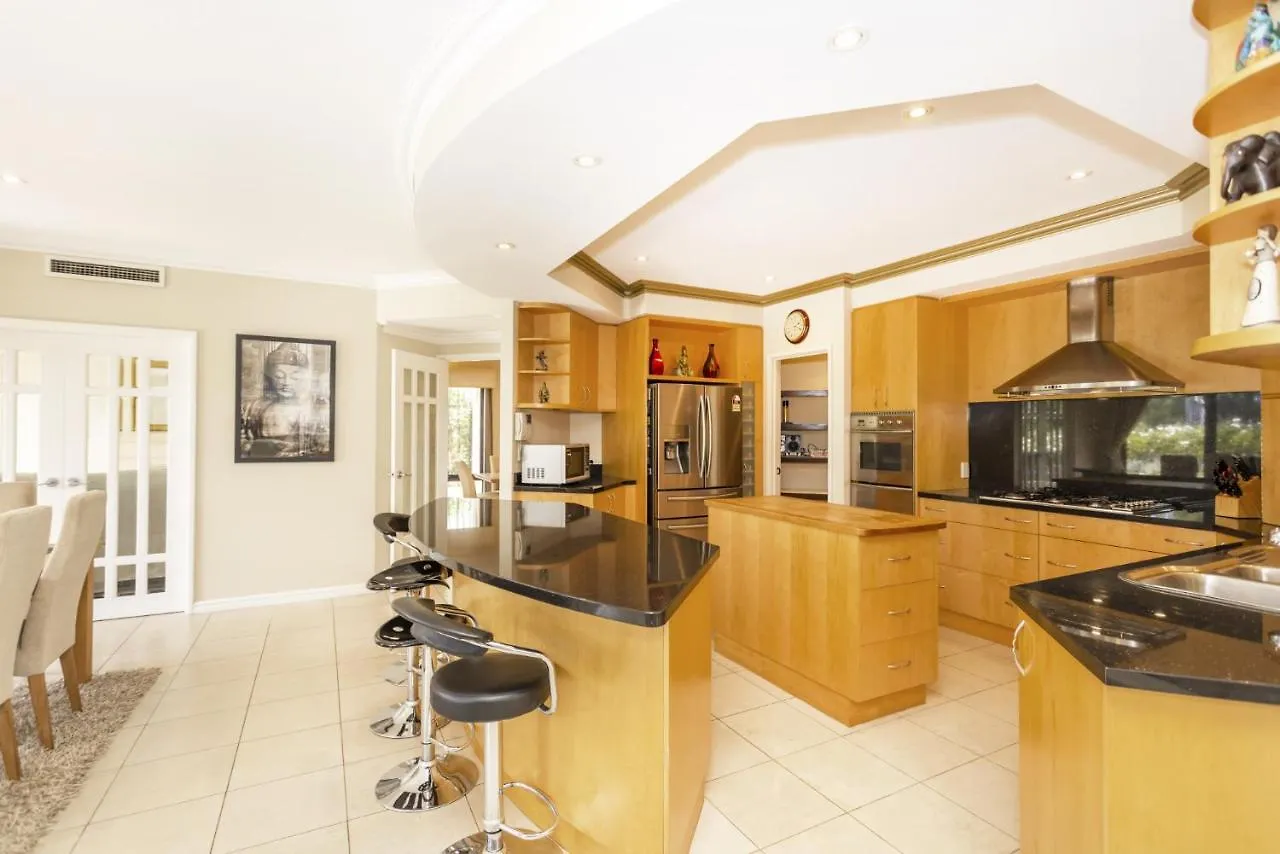 Grand Riverview Manor With Pool & River Access - Executive Escapes Perth Сasa de vacaciones