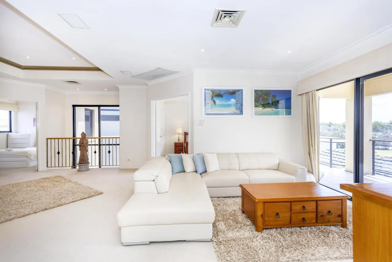Grand Riverview Manor With Pool & River Access - Executive Escapes Perth Сasa de vacaciones