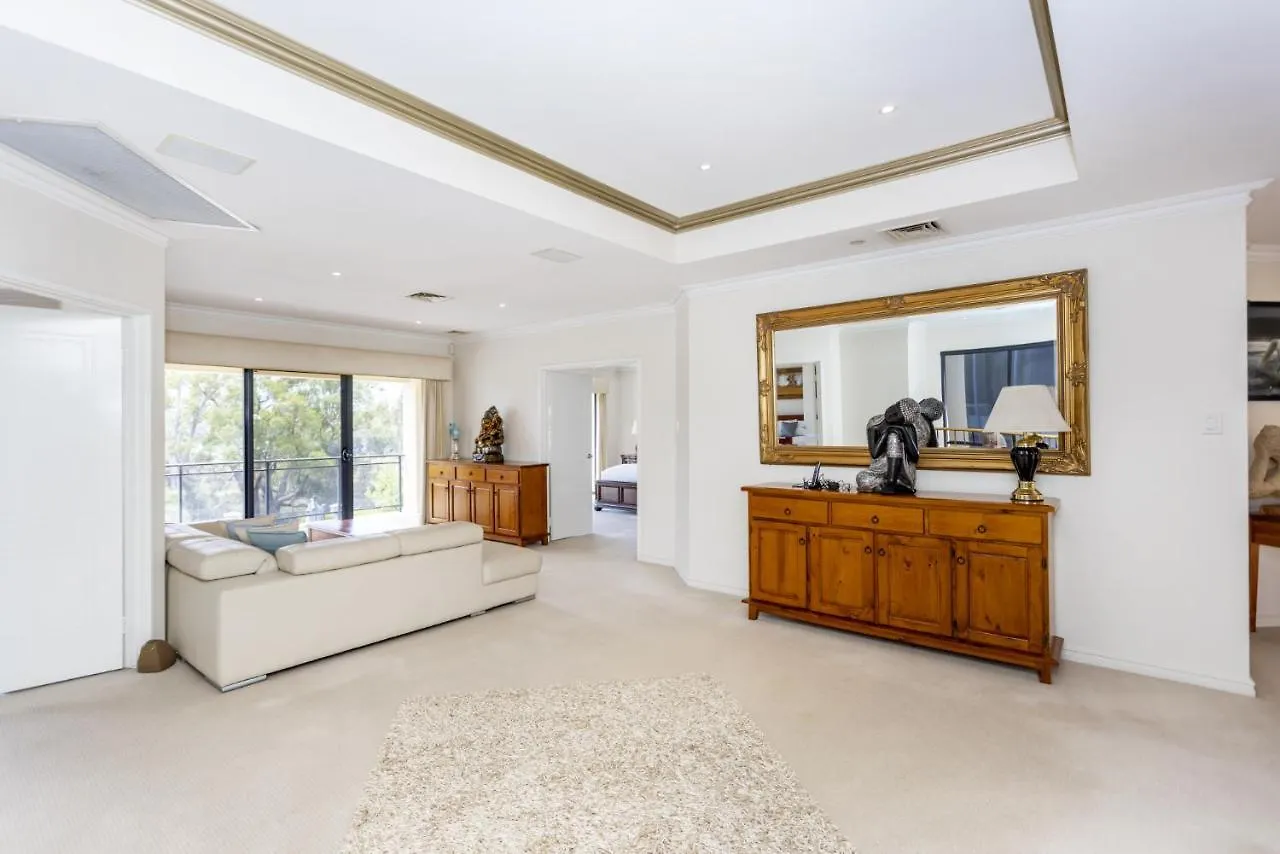 Grand Riverview Manor With Pool & River Access - Executive Escapes Perth 0*,